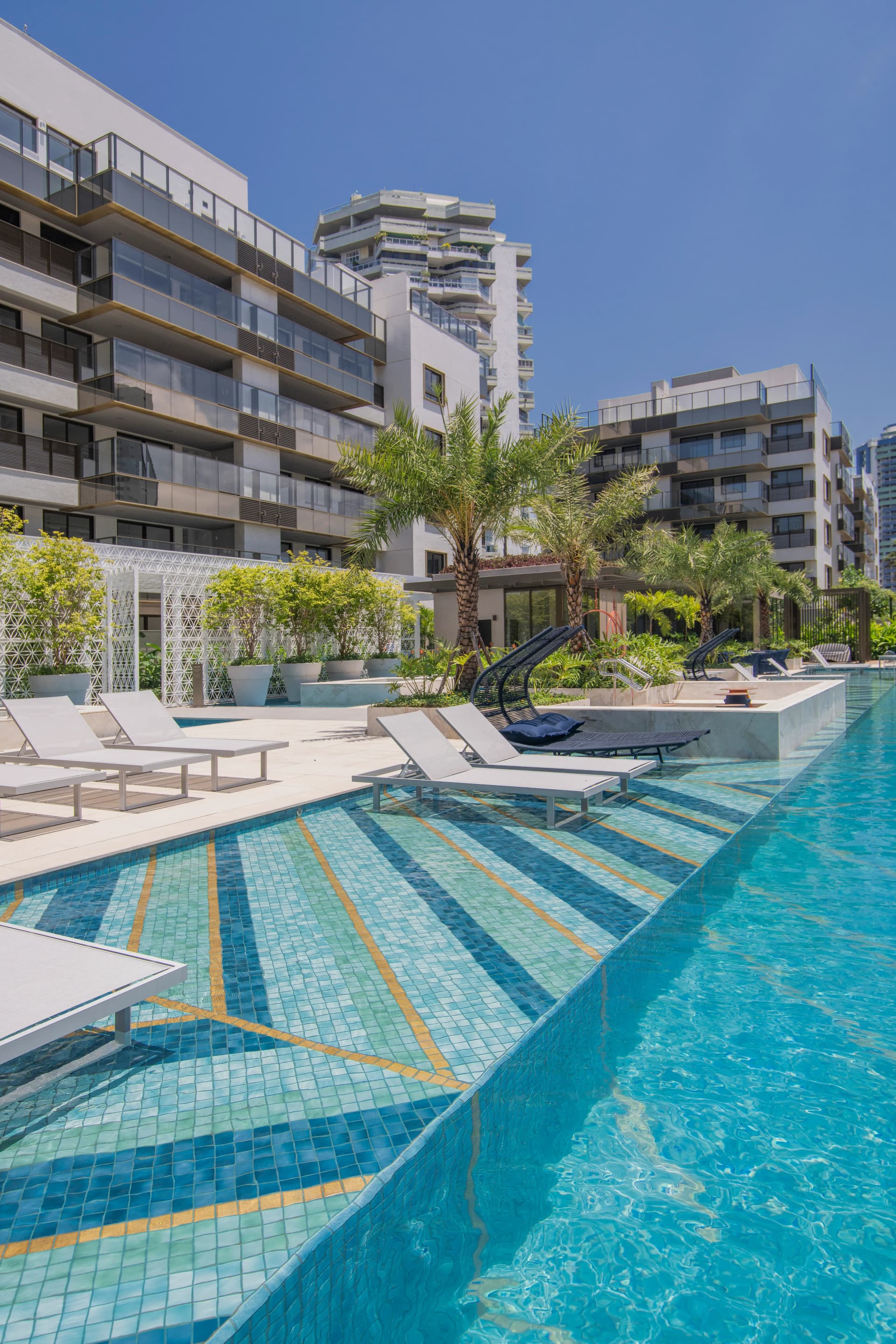 Apartamento Garden à venda com 3 quartos na Barra da Tijuca com 243m²